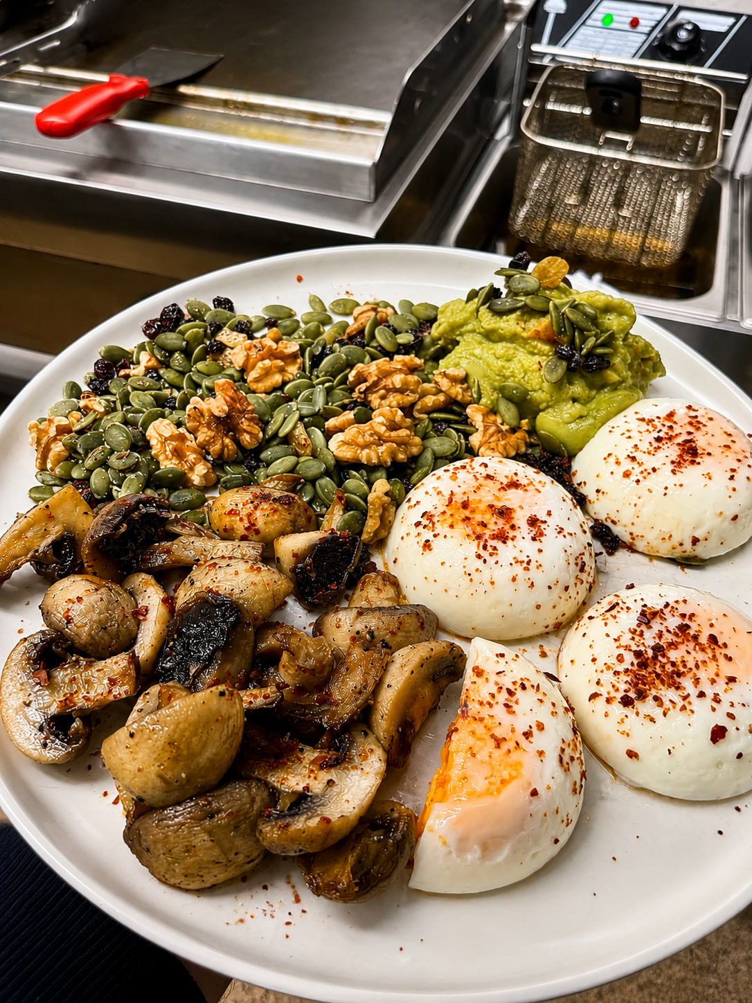 Poached eggs with mushrooms, avocado, walnuts and pumpkin seeds